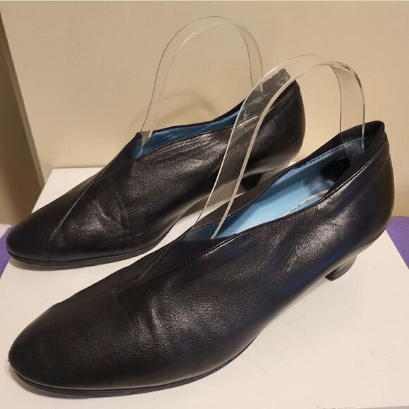 Thierry Rabotin Black Glove Leather High-Vamp Pumps sz.7/38 Ret $460 Mint - Picture 4 of 9